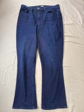 PAIGE Femme Lumiere Flare-Leg Cropped  Dark Wash Size 33 (35x27)Jeans